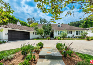 15720 Woodvale Rd Encino gated estate